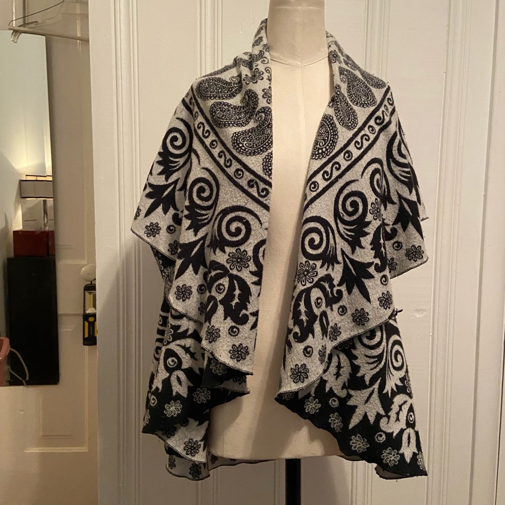 Black and White Patterned Shawl